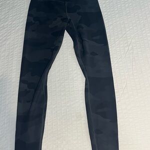 ALO Yoga Black Camouflage Leggings
